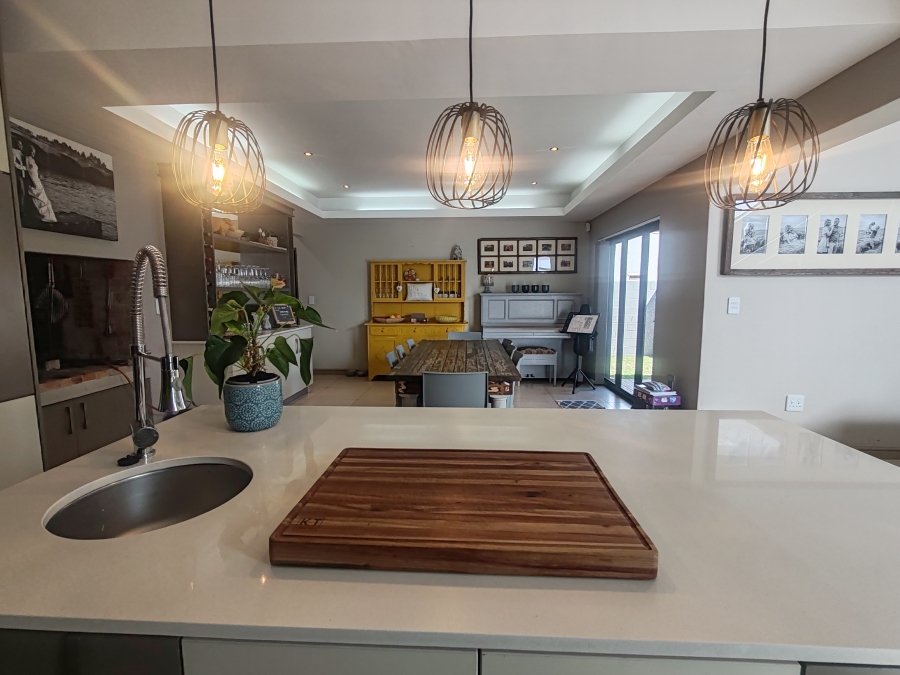 4 Bedroom Property for Sale in Country Club Western Cape